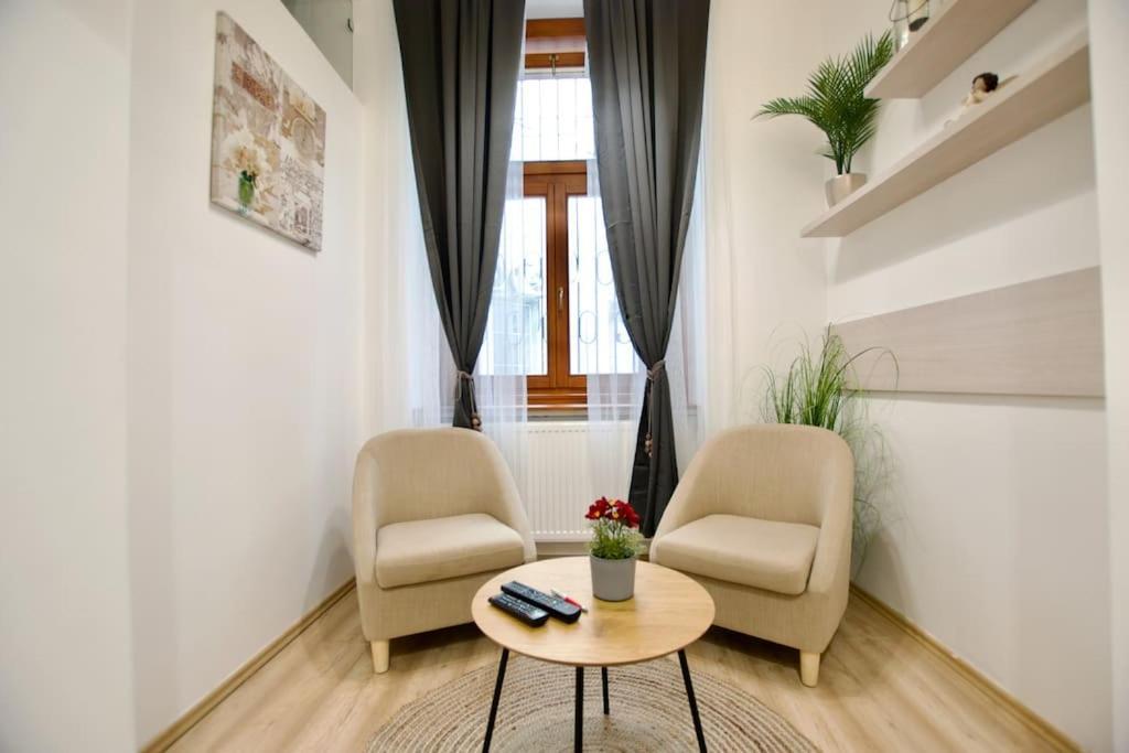 Standard Apartment By Hi5- Podmaniczky Street Budapest Exterior photo