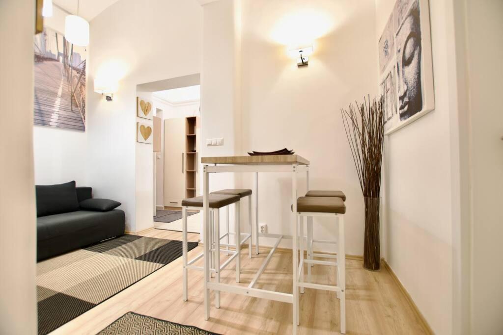 Standard Apartment By Hi5- Podmaniczky Street Budapest Exterior photo