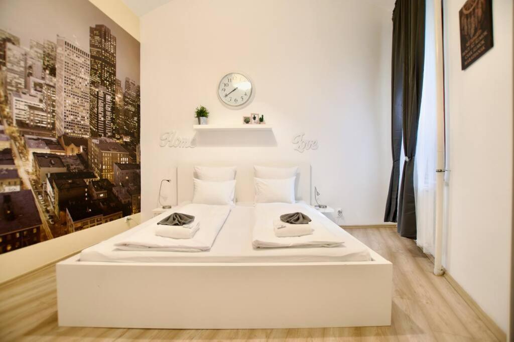 Standard Apartment By Hi5- Podmaniczky Street Budapest Exterior photo