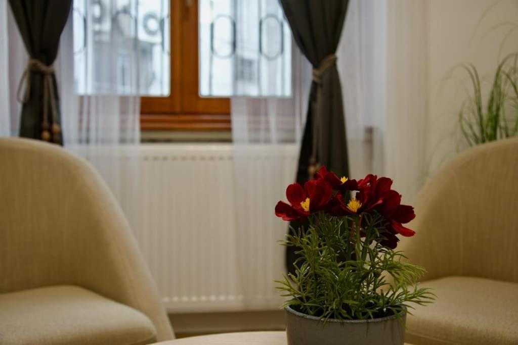 Standard Apartment By Hi5- Podmaniczky Street Budapest Exterior photo